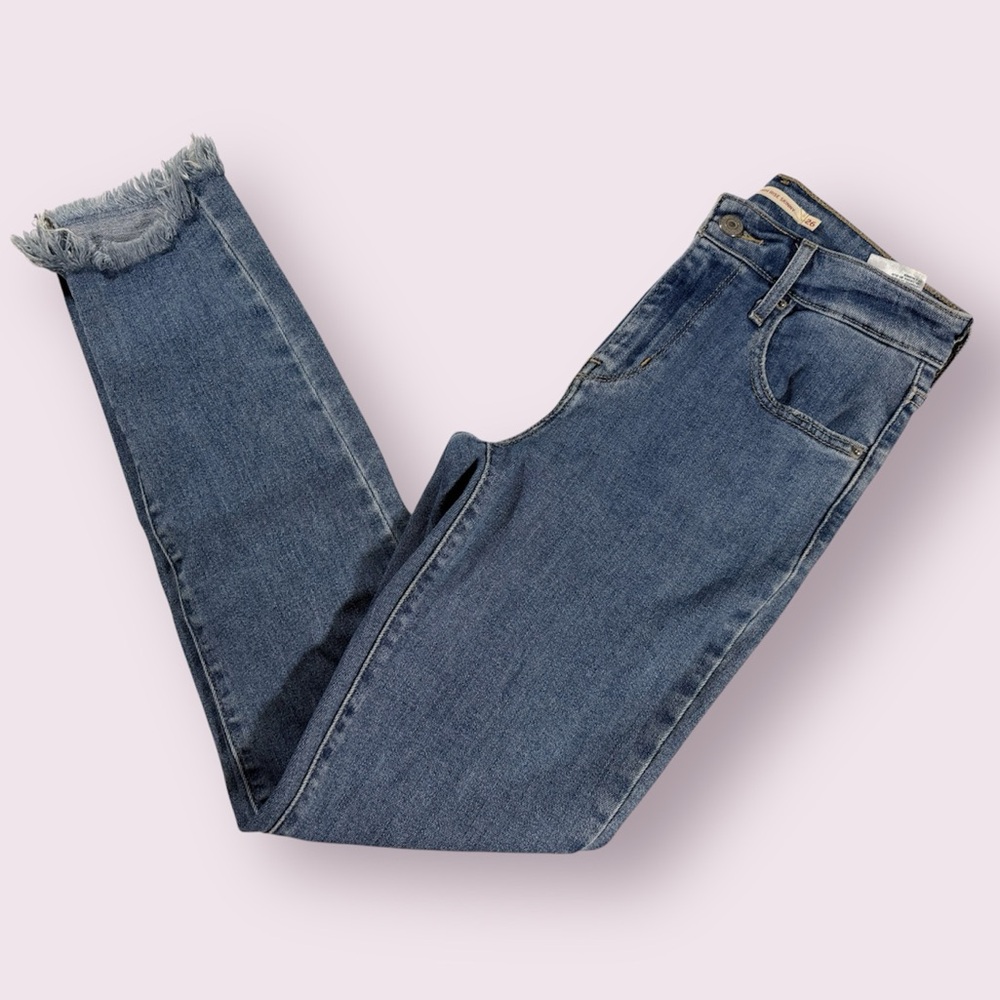 Levi’s 721 High Rise Skinny Medium Wash Jeans